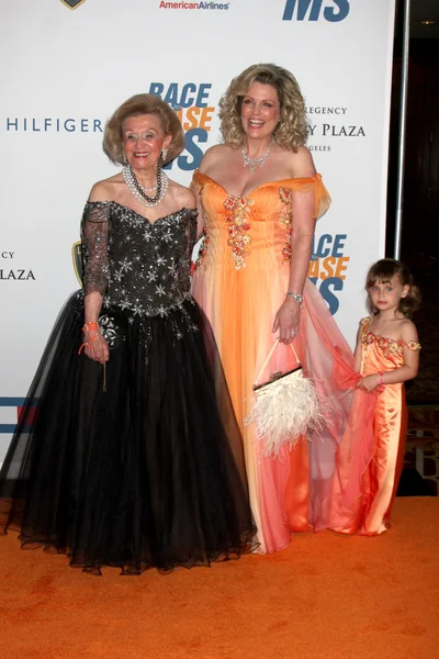 Barbara Davis ve Nancy Davis ve kızı — Stok fotoğraf