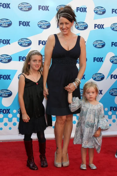 Joely Fisher & Daughters — Stock Photo, Image