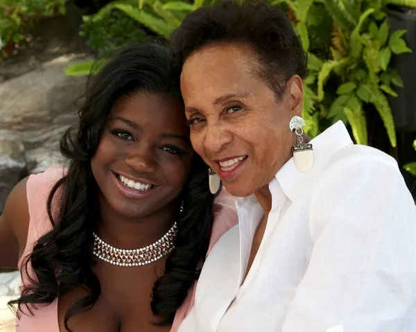 Julia Pace Mitchell, Marla Gibbs — Stock Photo, Image