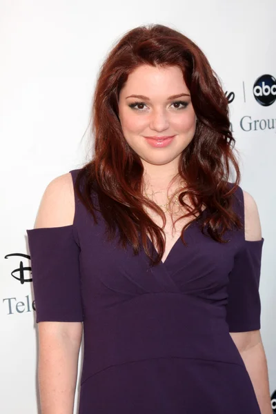 Jennifer Stone — Stockfoto