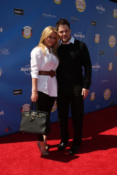 Charlie Day, wife Mary Elizabeth Ellis – Stock Editorial Photo ©  Jean_Nelson #46394889