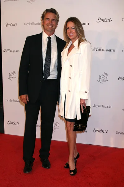 John Schneider & hustru — Stockfoto