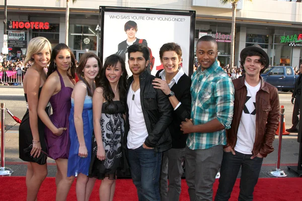 Fame Cast (2009) - Kherington Payne, Kristy Flores, Kay Panabaker, Anna Maria Perez de Tagle, Walter Perez, Asher Book, Collins Pennie, and Paul Lacono — Stock Photo, Image