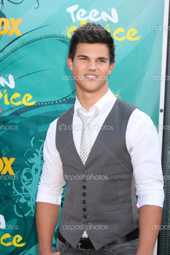 taylor lautner teen choice Facial flex before and after