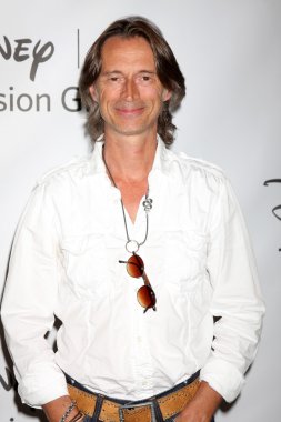Robert Carlyle