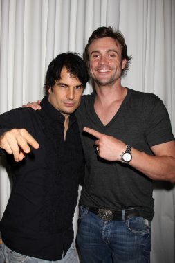 Thom Bierdz ve Daniel Goddard