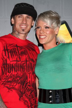 Carey hart ve şarkıcı pink