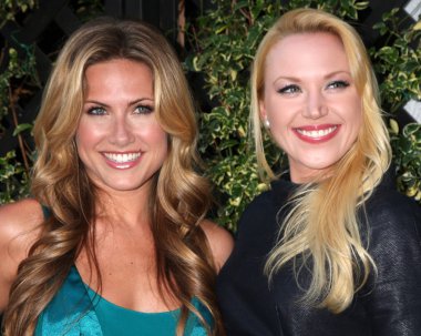 Vail Bloom ve Adrienne Frantz