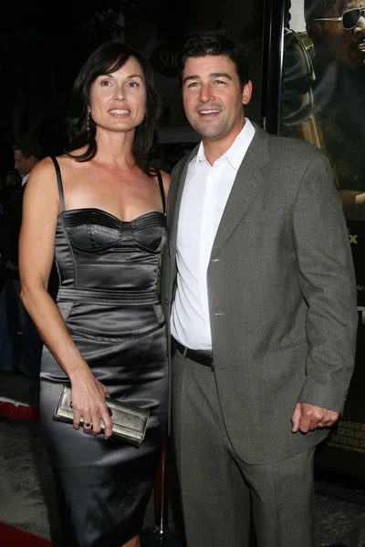 Kyle Chandler & esposa — Fotografia de Stock