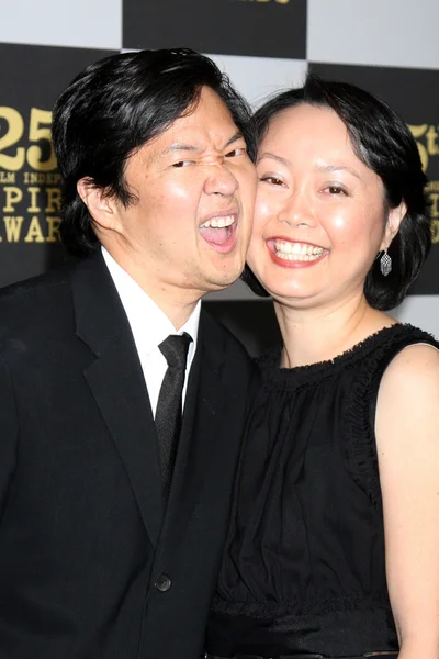 Ken Jeong y su esposa Tran Ho — Foto de Stock