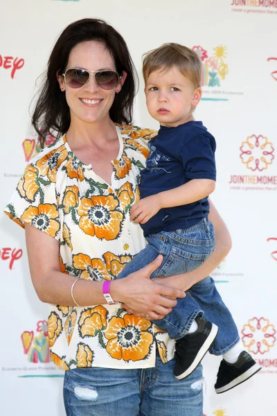 Annabeth Gish & figlio — Foto Stock