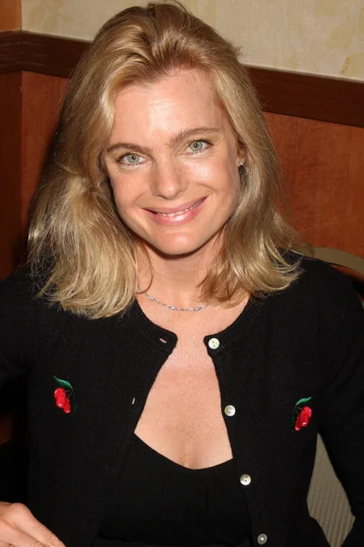 Erika Eleniak — 图库照片