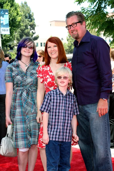 Kate Flannery & Chris Haston & hans barn — Stockfoto
