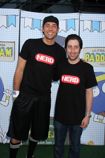 Zachary Levi, Simon Helberg — Foto Stock