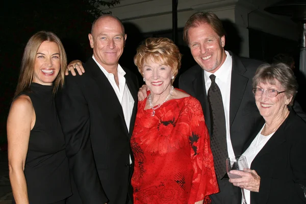 Amanda płaci, corbin bernsen, jeanne Coopera, collin bernsen & jean — Zdjęcie stockowe