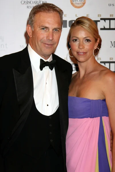 Kevin Costner & manželka Christine — Stock fotografie