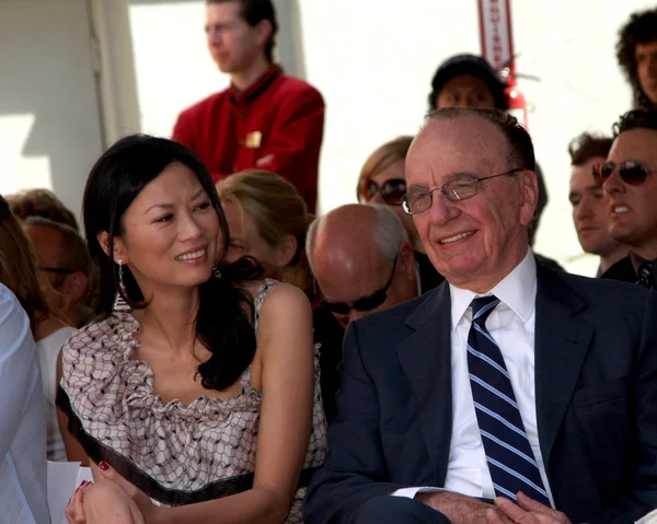 Rupert Murdoch & fru Wendi Deng — Stockfoto