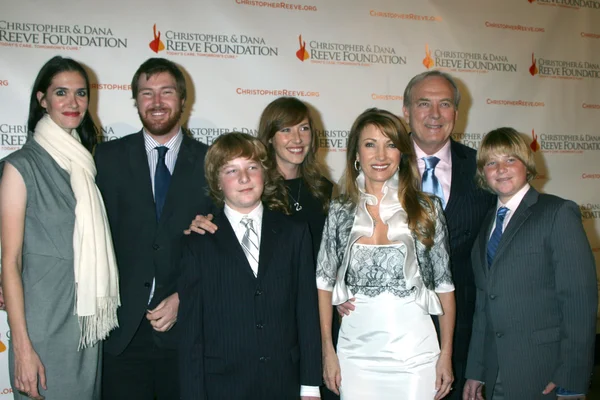 Jane Seymour & Family — Stock Photo, Image