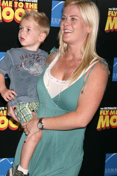 Alison Sweeney & Son — Stockfoto