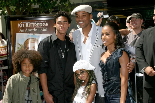 Jaden, Trey, Willow, Will and Jada Smith — Stock Photo, Image