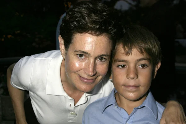 年轻的肖恩和儿子奎恩 — 图库照片