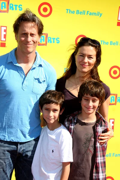 Steven Weber y su familia — Foto de Stock