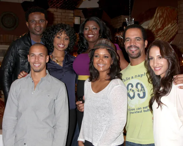 Darius mccrary, angell conwell, julia süratle mitchell, bryton james, tonya lee williams, kristoff st john, christel khalil hensley — Stok fotoğraf