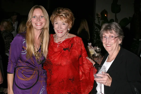 Lauralee Bell, Jeanne Cooper y su hermana Evelyn —  Fotos de Stock