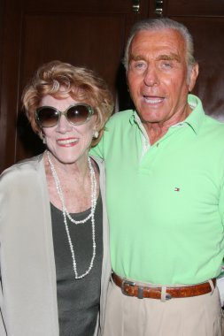Jeanne Cooper ve Jerry Douglas