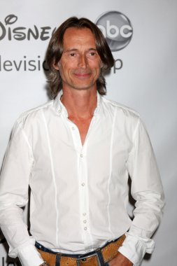 Robert Carlyle