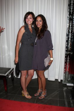 Emily O'Brien ve Christel Khalil Hensley