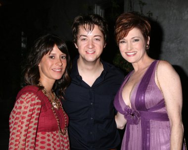 Kimberly mccullough, bradford anderson ve carolyn hennesy