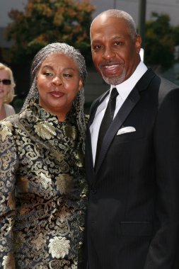 James pickens jr, karısı