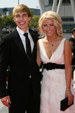 Cody Linley ve Julianne Hough