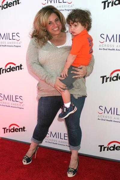 Marissa Jaret Winokur and son Zev — Stock Photo, Image