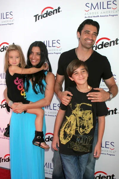 Gilles Marini, moglie Carole, figlio George e figlia Juliana — Foto Stock