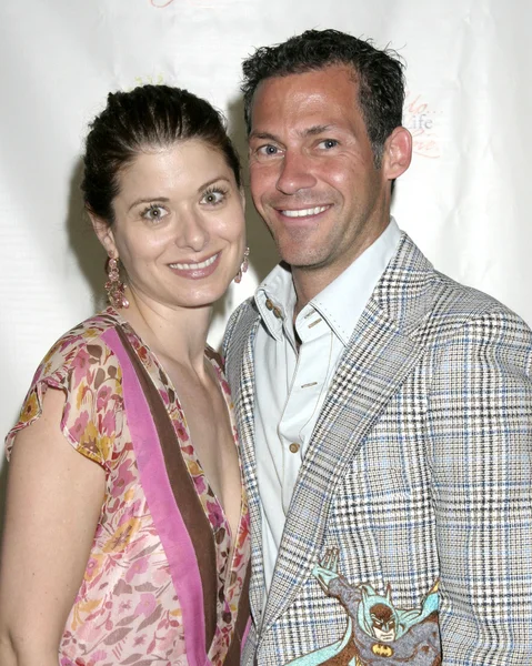 Debra Messing y Gavin Keilly — Foto de Stock