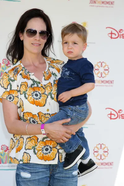 Annabeth Gish & fils — Photo