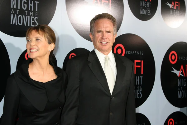 Annette Bening y Warren Beatty — Foto de Stock