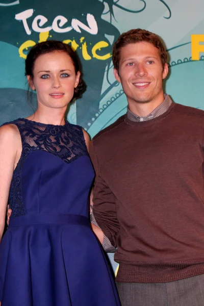 Alexis Bledel & Zach Gilford — Fotografia de Stock