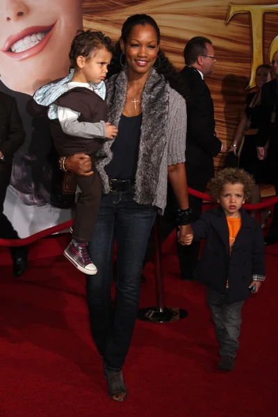 Garcelle Beauvais & sons — Stock Photo, Image