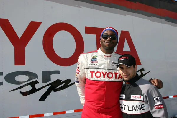 John Salley y Wilmer Valderrama — Foto de Stock