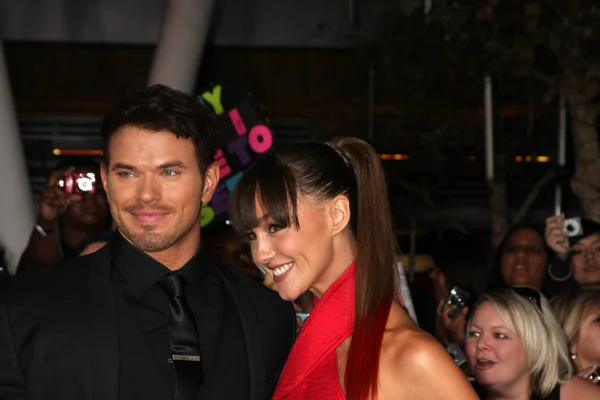 Kellan Lutz, Sharni Vinson — Foto de Stock