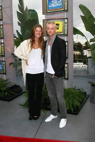 Mallory Snyder and Simon Shery-Wood — Stock Photo, Image