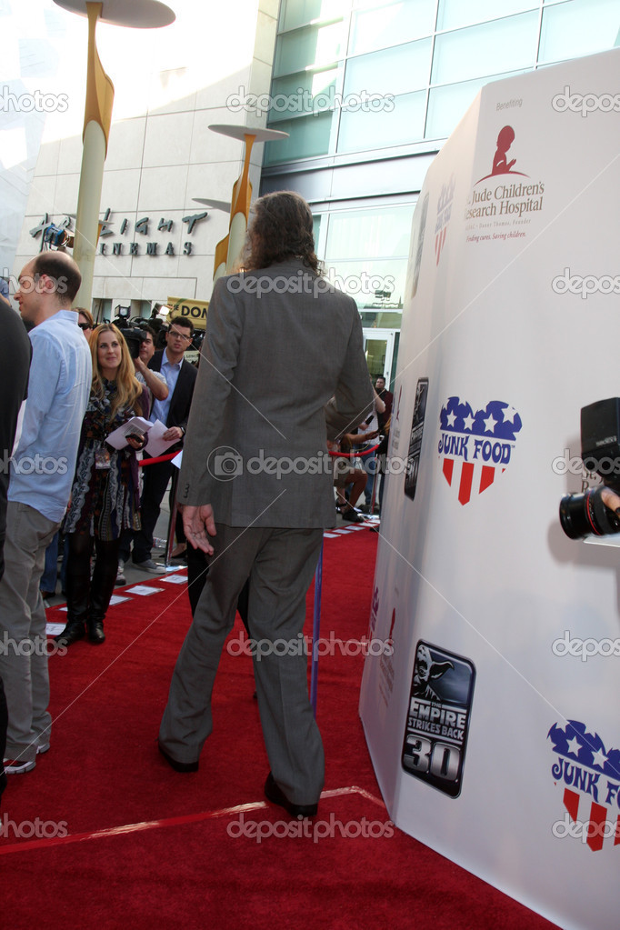 Peter Mayhew – Stock Editorial Photo © Jean_Nelson #13095080