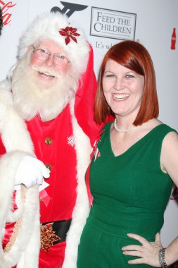 Kate Flannery ve Santa Claus Tom Connaghan