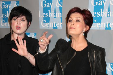 Kelly ve Sharon Osbourne