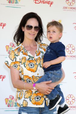 Annabeth Gish ve oğlu