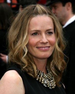 Elizabeth Shue
