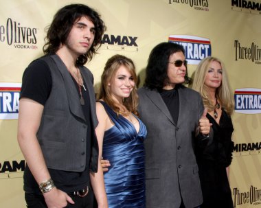 Nick, sophie ve gene simmons ile shannon tweed